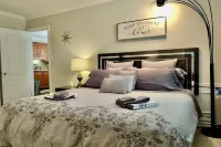 K's Cozy Condo -Mins. to Beach, Trails, Shops, Skiing. Walk to restaurants, bar.