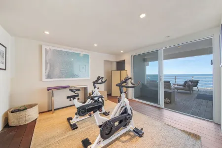 Malibu Shores Retreat  Ocean Views • Gym • Fireplace