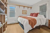 Portage Lakes Retreat - 3 BR Lakefront Home with Hot Tub