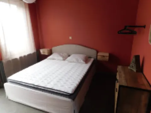 Studio near station and shops, for single person or couple 酒店