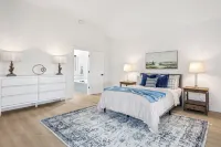 5 Beds Luxury Retreat on Golf Course