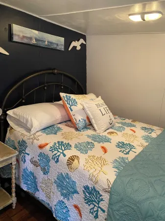 Cozy RV in Brilliant Bacliff with AC