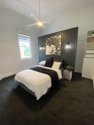 Daisy Cottage - 4 bedrooms, Close to CBD Hotels in Golden Square