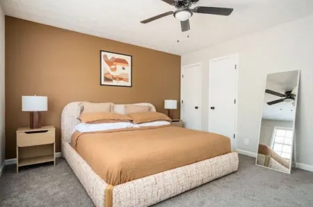 Decatur Dwelling Delight Отели в г. Грешам Парк