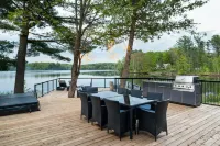 Spectacular Muskoka Lakehouse near Oastler Provincial Park and Rose Point Trail Hotels in Seguin