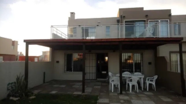 HOUSE THIRTY METERS FROM THE SEA, WITH LARGE BALCONY WITH SEA VIEW. Отели в г. 