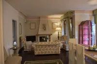 Elegant apartment with large terraces in quiet residential area.