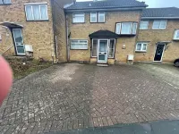 3 Bedroom House Close to Town Centre and Train Station with Driveway and Garden