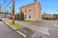 King Bed Private Parking  Fast Internet