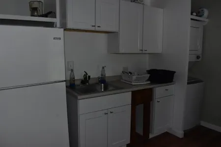3RD FLOOR APARTMENT FOR 30 DAYS OR LONGER STAYS ONLY