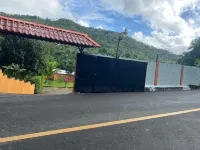 lugar lleno de paz con 4 habitaciones, piscina y rio dentro de la propiedad فنادق في Blanco