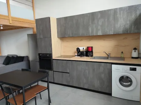 Lovely apartment for 4 to 6 people, 200 m from the beach and shops, Отели в г. Ле-Конке