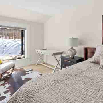 Upscale 4Bdrm Getaway, Near Stowe Village & Trails Rooms