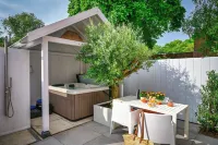 5 O'Clock Somewhere | Luxurious coastal hideaway with massage spa Hotels in Bergen