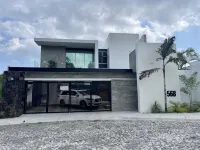 Casa del Río - Residencia de Lujo con pisicina grande y cascada