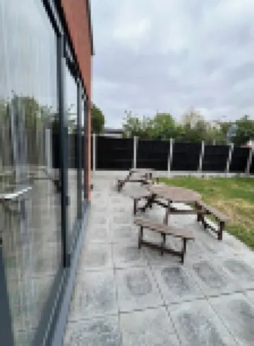 Terrific 5bedroom house with WiFi ,2 min walk to RedBridge underground station