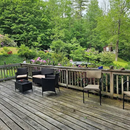 Cozy 2-bedroom cabin in charming Shandaken with WiFi, AC