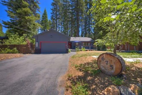 Modern Mountain Cabin - Walk to Tahoe City