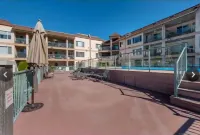 Lake front with boatslip Hotels in Sicamous