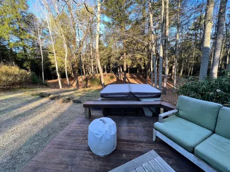 Peaceful House in the Woods near Desert of Maine Отели рядом с достопримечательностью «Ae Home»