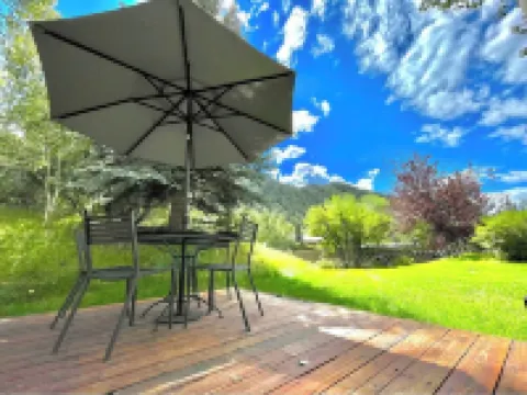 BRAND NEW Modern Mountain 4 bed 3 bath on Bus Line close to Vail & Beaver Creek!