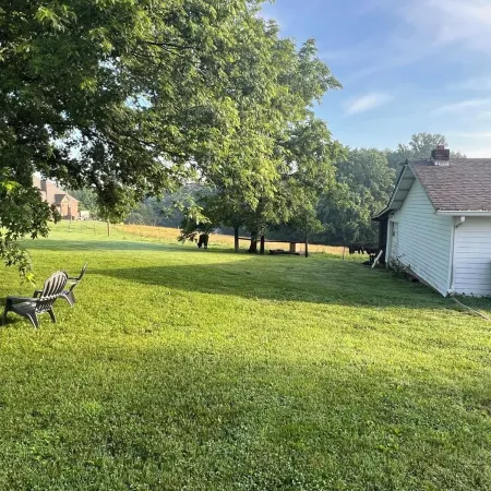 Charming 3-bedroom house located in Cottontown just 20 miles from Nashville