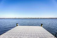 Charming waterfront 3-bedroom, 3 bath house with gourmet kitchen in Milton, FL Hotel a Bagdad