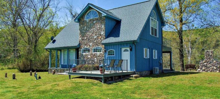 Rubys Landing Cottage w/ Deck & White River Views Hotele w: Izard County