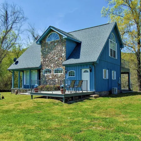 Rubys Landing Cottage w/ Deck & White River Views