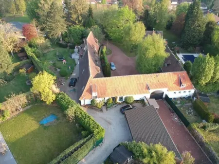 Spacious and comfortable house 15' from Lille - Cense du Quevaucamps Отели в г. Лерс