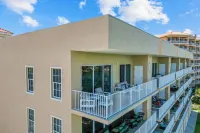 Newly Remodeled Waterfront Retreat~Amazing Views~Steps to the Beach