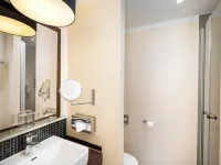 Leonardo Hotel Berlin Hotels near Schiller Theater