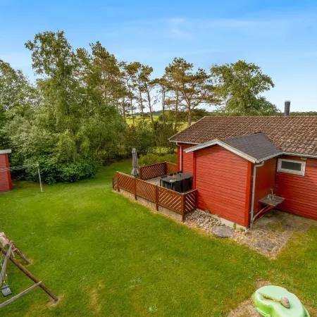 "Yanne" - 400m from the Sea