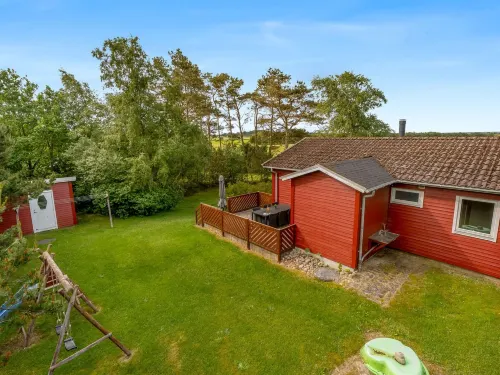 "Yanne" - 400m from the Sea