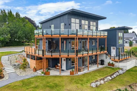 Stonegrove Residence Отели рядом с достопримечательностью «Peace Arch State Park»