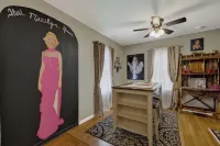 Marilyn House Iconic Charm 3 Mins to Downtown