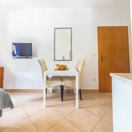 Apartments Seaview Отели рядом с достопримечательностью «Пляж Соларис»