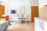 Apartments Seaview Hotels in Tucepi