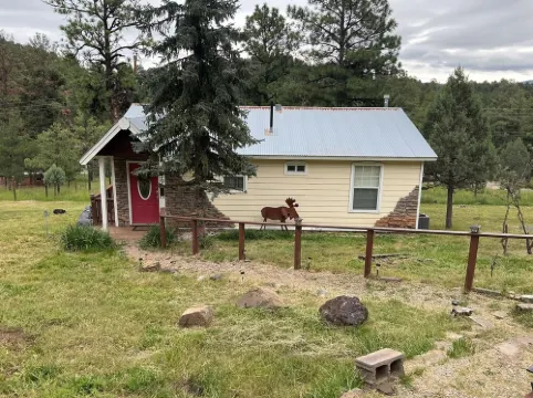 Comy, Cozy Cottage! Hot Tub & Fireplace! Pets by Approval. Weekly Discounts