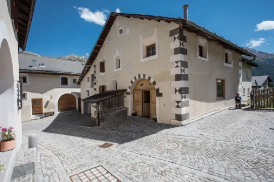 Chesa Paulina: Grosszügiges Engadinerhaus vom 1550