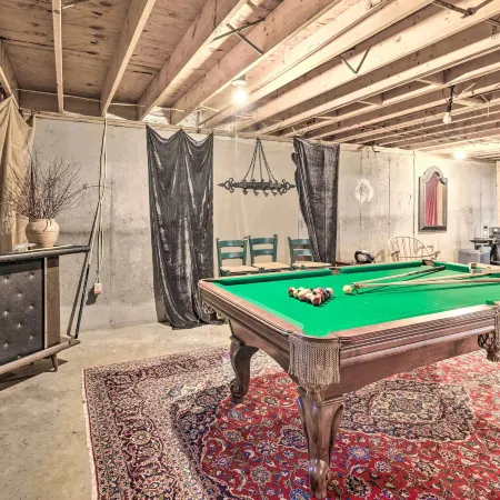 Private Home w/ Hot Tub Near Jay Peak Slopes