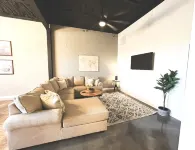 NEW!  The Flats - Industrial/modern loft within walking distance to downtown! Hotel a Baxter County