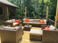 6.45 ACRE Private Close to Big Bear Mountain, Waterfall, Fire-pit, Loft & more. Hotels in Lackawaxen Township