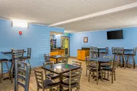 Quality Inn & Suites Near Six Flags East - sarapan