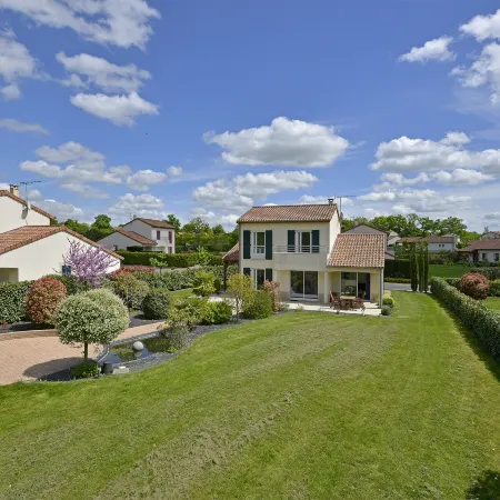 Luxury Vasles Family Villa with Pool