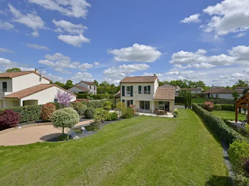 Luxury Vasles Family Villa with Pool