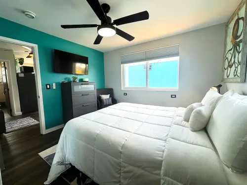 Charming Suite w/ Private Deck Downtown Fmb