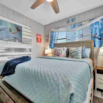 Seashell Suite 1B Pet Friendly Waterfront Dock Rooms