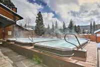 The Mogul Hut - Sleeps 7 - King + Queen + Bunks & Twin - Indoor Pool & Hot Tubs