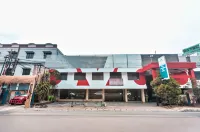 芝比儂Taman 94759 OYO酒店 - 停車場